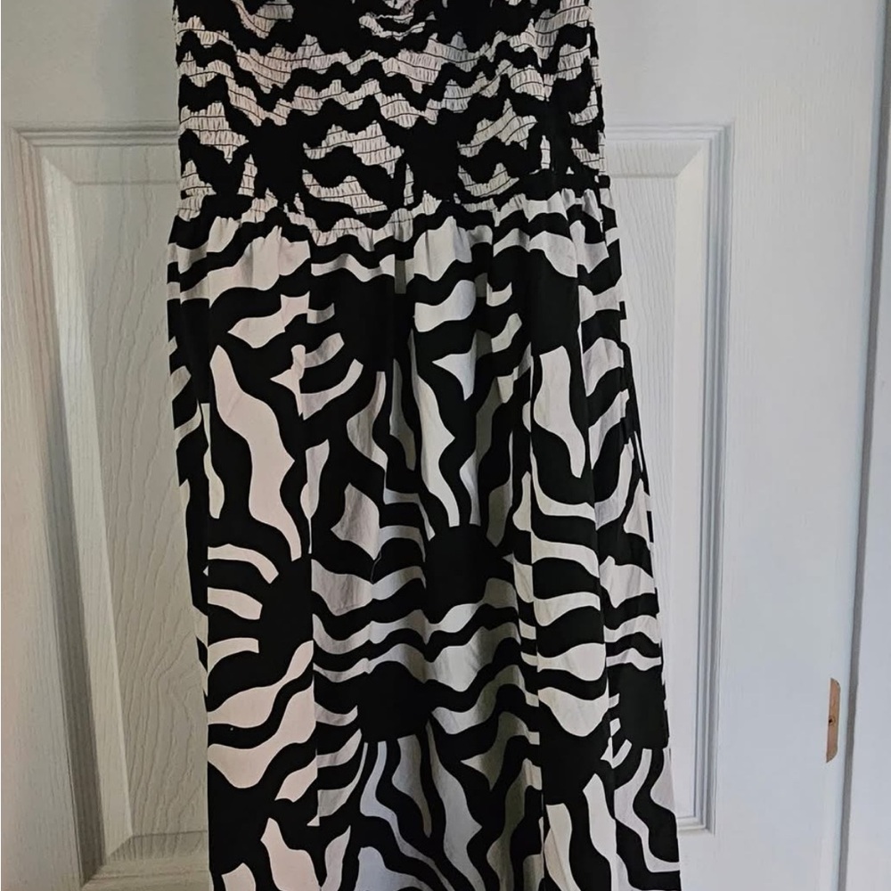 LOFT Monochrome Ruffle Sleeve Dress - Picture 2 of 3